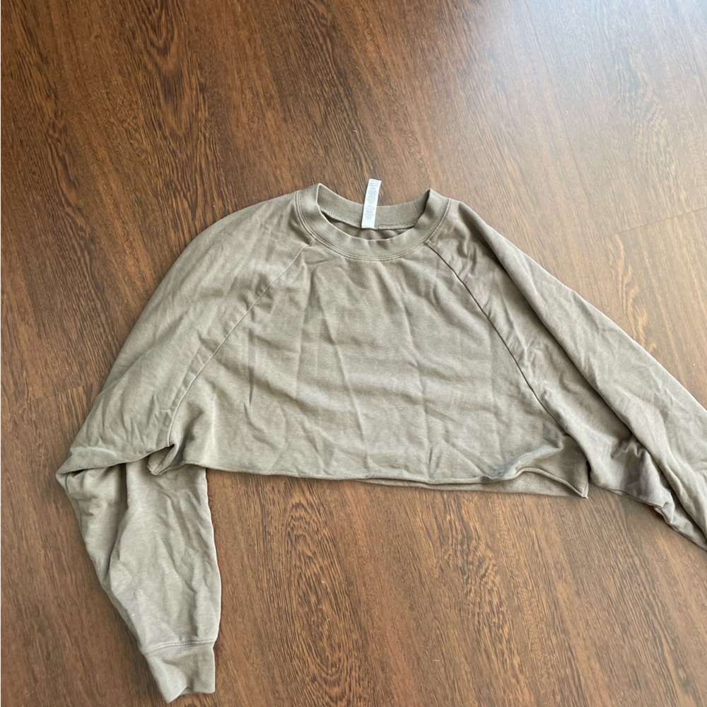 Alo Yoga cropped long sleeve